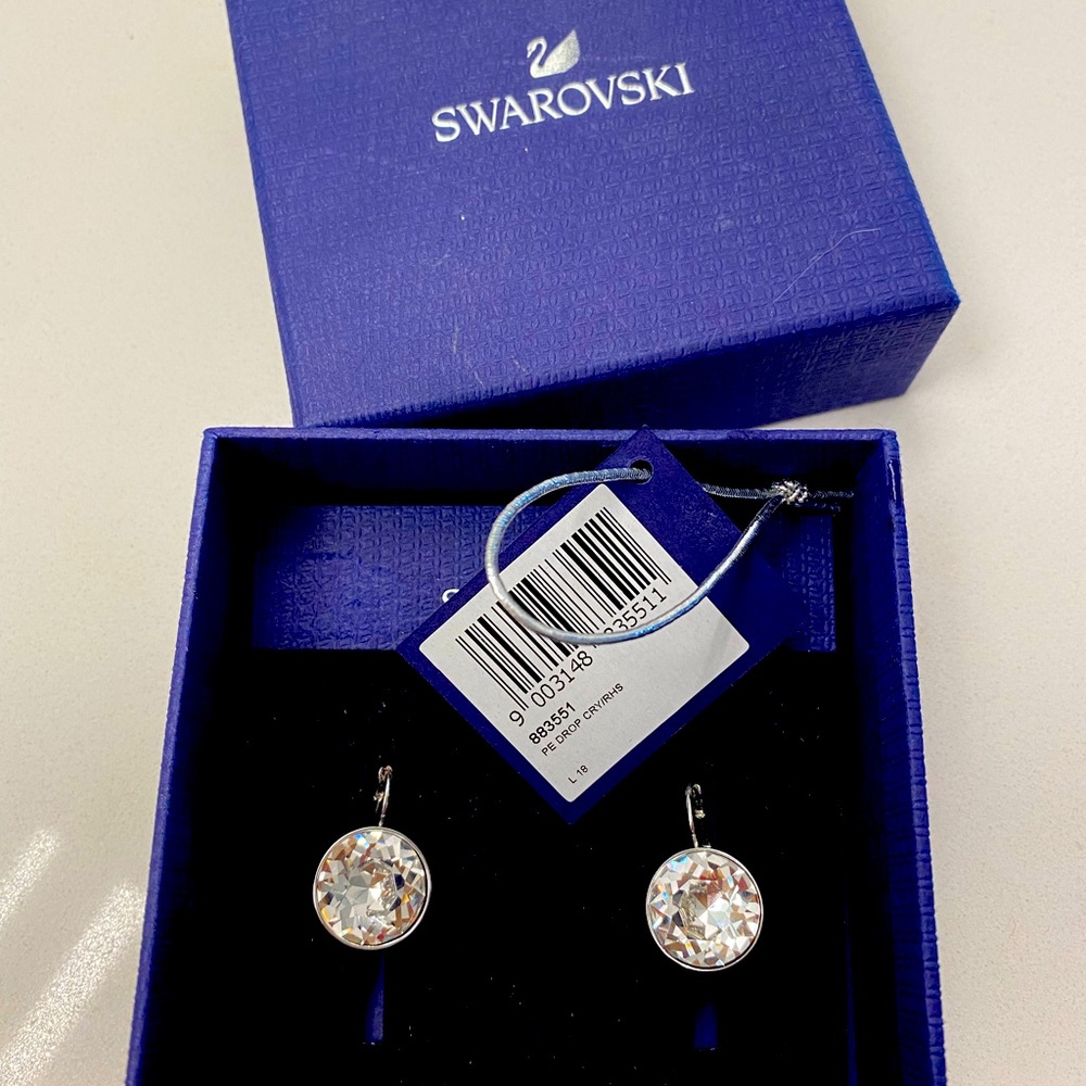 Statement earring.